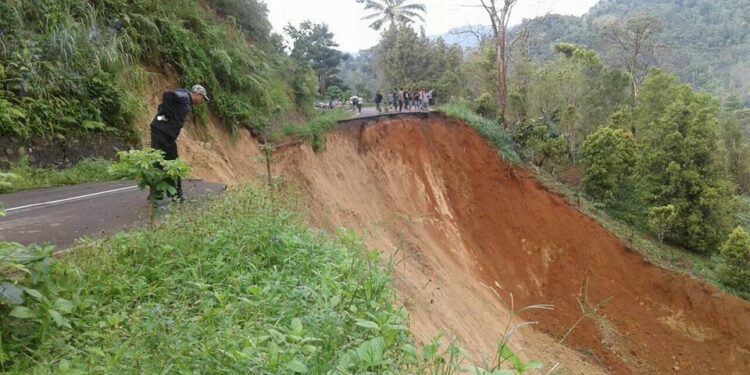 Jalan Amblas, Jalur Tobongon- Badaro Putus Total