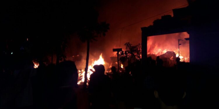 25 Rumah di Gogagoman Terbakar, Ratusan Warga Mengungsi