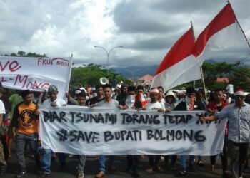 Beri Dukungan ke Yasti, Ribuan Warga Turun ke Jalan