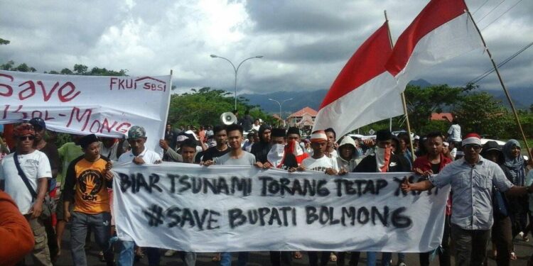 Beri Dukungan ke Yasti, Ribuan Warga Turun ke Jalan