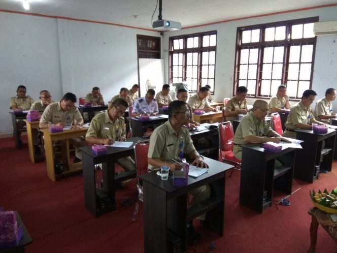 
Tampak pejabat eselon II Pemkot Kotamobagu, mengikuti tes Job Fit