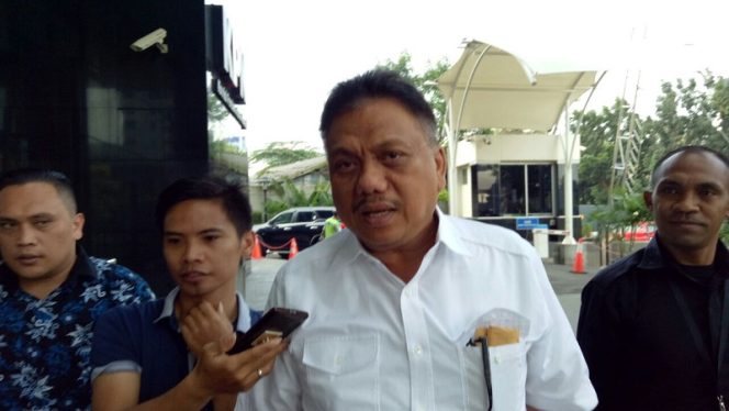 
Olly Dondokambey dipanggil KPK terkait kasus e-KTP. (Foto: okezone)