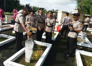 Peringati HUT Bhayangkara, Polres Bolmong Ziarah ke TMP
