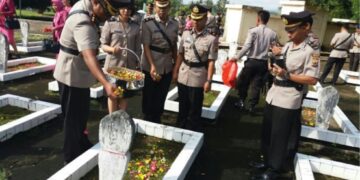 Peringati HUT Bhayangkara, Polres Bolmong Ziarah ke TMP
