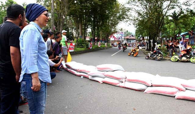 Walikota Tatong Bara Buka Kejurda Road Race