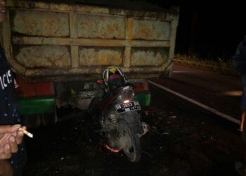 Ibu dan Anak Tewas Tabrak Truk di Jalan AKD