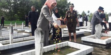 Tatong Bara Tabur Bunga di TMP Mongkonai