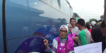 Tangis Haru Keluarga Lepas 115 JCH, Gunawan Titip Doakan Kotamobagu