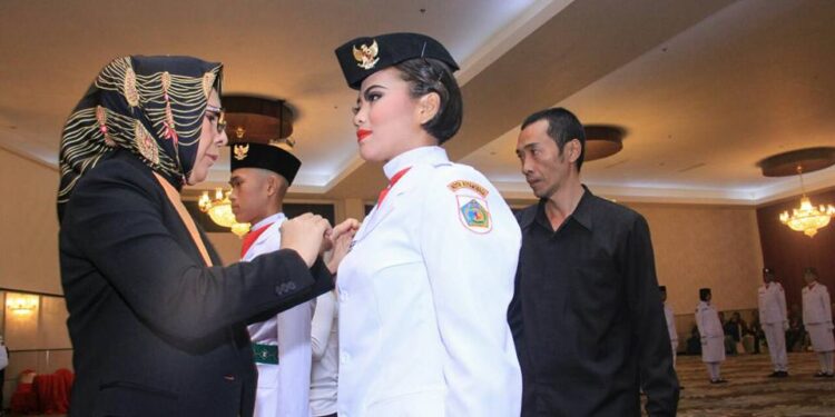 Walikota Kukuhkan 36 Paskibraka Kotamobagu