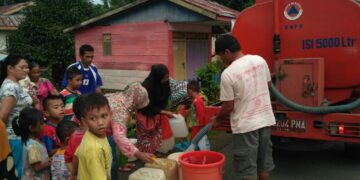 Korban Banjir Terima Bantuan Air Bersih