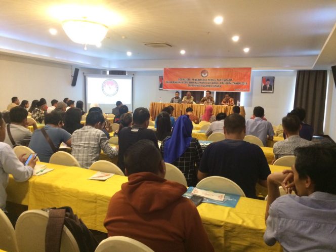 
Suasana sosialisasi yang digelar Bawaslu Sulut di Hotel Sutanraja Kotamobagu.