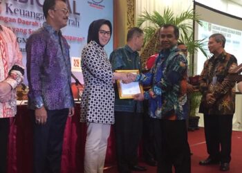 Pengelolaan Keuangan Terbaik di Sulawesi, UGM Beri Penghargaan ke Tatong