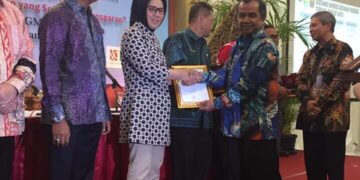 Pengelolaan Keuangan Terbaik di Sulawesi, UGM Beri Penghargaan ke Tatong