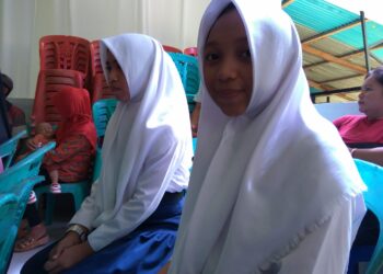 Setiap Hari Jualan Kue, Disti Tak Ingin Putus Sekolah