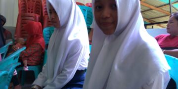 Setiap Hari Jualan Kue, Disti Tak Ingin Putus Sekolah