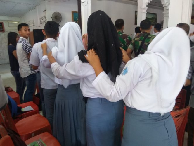 
Sosialisasi Wawasan Kebangsaan, Peserta Disuruh Saling Pijat