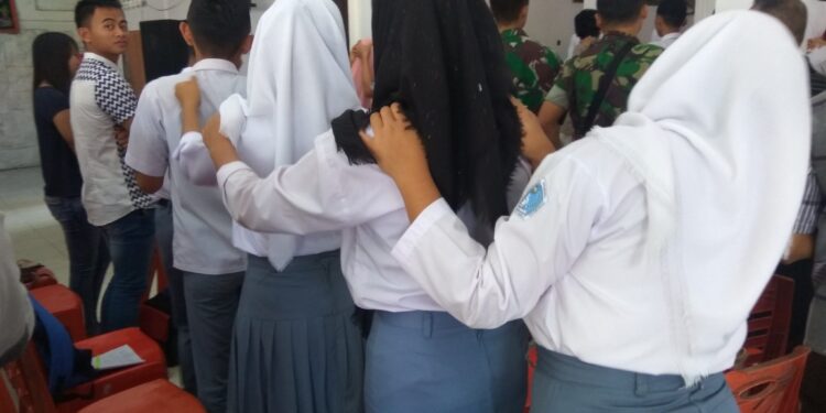 Sosialisasi Wawasan Kebangsaan, Peserta Disuruh Saling Pijat