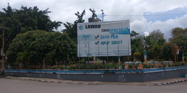 Setiap Malam CCTV Pemkot Rekam Aktivitas PSK di Taman Kota      