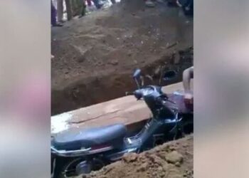Heboh! Jenazah Ini Dikubur Bersama Motor Kesayangannya