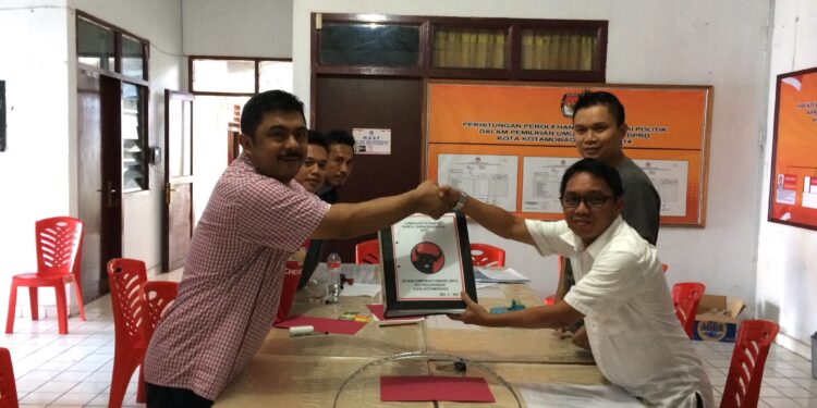 Nayodo Dampingi Ketua PDIP ke KPU Kotamobagu