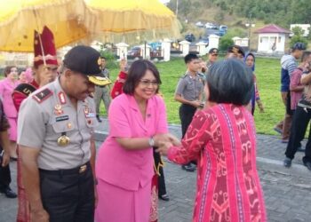 Pemkab Bolmong Jemput Wakpolda Sulut Secara Adat