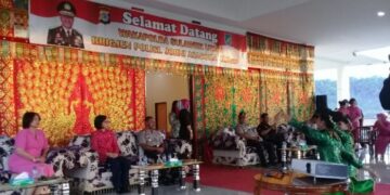 Pemkab Bolmong Jemput Wakpolda Sulut Secara Adat