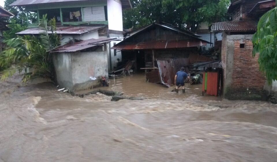 Pemkot Petakan Lokasi Berisiko Bencana Cuaca ekstrem melanda hampir seluruh wilayah Indonesia. Tak terkecuali Kotamobagu. Curah hujan yang tinggi, berpotensi mengakibatkan terjadinya bencana banjir hingga tanah longsor.