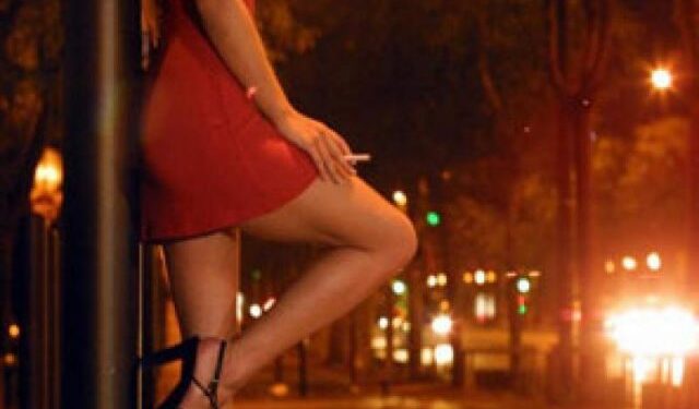 Apa Bedanya Pelacur, WTS, PSK, Kupu-Kupu Malam?