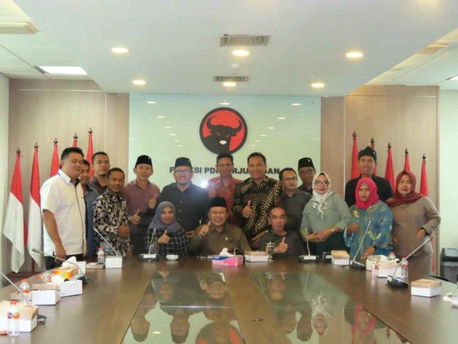 
Kunker di DPR RI, Dekab Bolsel Perjuangkan Pelebaran Jalan Nasional dan Provinsi BMR