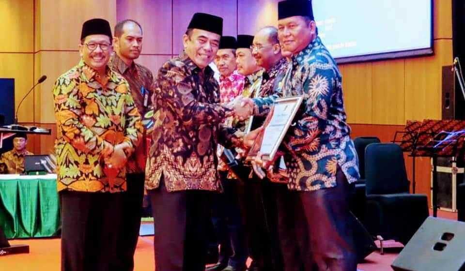 Kembangkan Pendidikan Agama dan Keagamaan, Bupati Bolsel Terima Penghargaan dari Kemenag