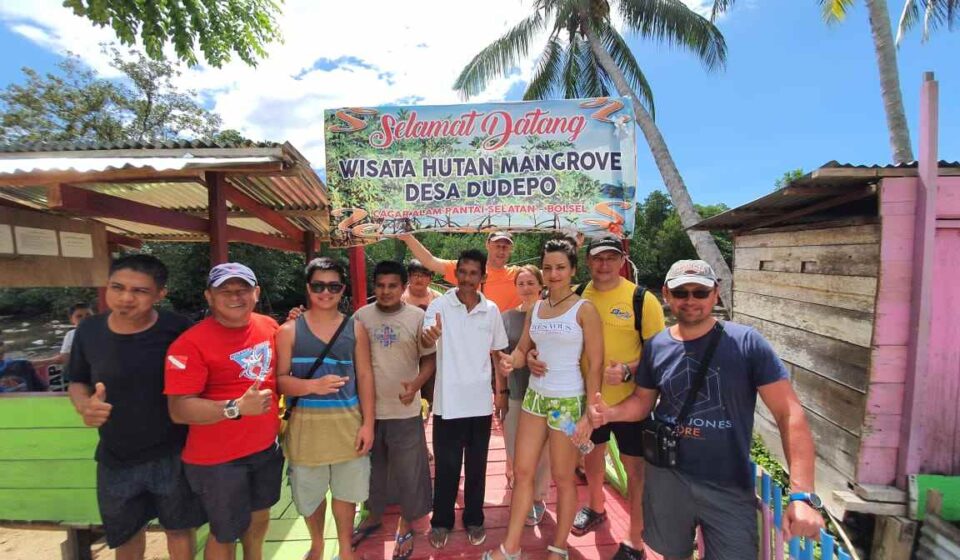 Wisatawan Rusia Takjub Saat Berkunjung di Ekowisata Mangrove Desa Dudepo