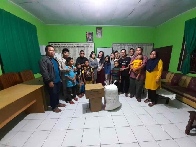 
 Program Rutin Bulanan, Remaja Masjid dan Pemuda Tanoyan Selatan Berbagi di Panti Asuhan Pononiungan