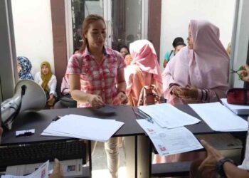 Pengambilan Kartu Ujian CPNS: Pegawai BKPP Bolmong Layani Pelamar dengan Ramah, Senyum, dan Sapa