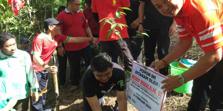 PDI Perjuangan Kotamobagu Tanam 1000 Pohon di Hutan Kota