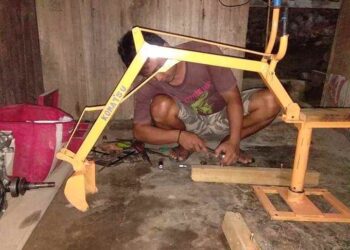 Pemuda Moyag Ini Sulap Besi Tua Jadi Mainan Bernilai Ekonomis