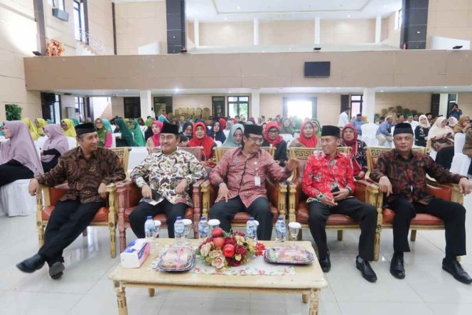 
Pelantikan ICMI Sulut, Bupati Bolsel Akrab dengan Jimly Asshiddiqie