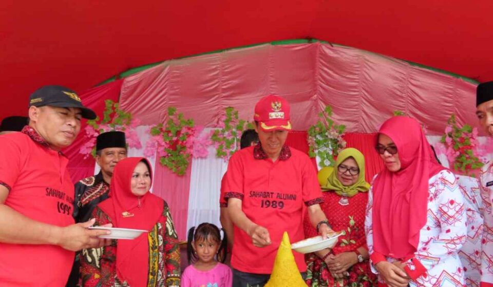 HUT dan Reuni SMPN Momalia, Bupati Ucapkan Terima Kasih untuk Guru