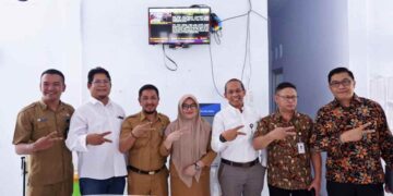 Akses Informasi dan Layanan RSUD akan Dipercepat, Kadiskominfo Dampingi Tim Antara Digital Media untuk Pemasangan TVC