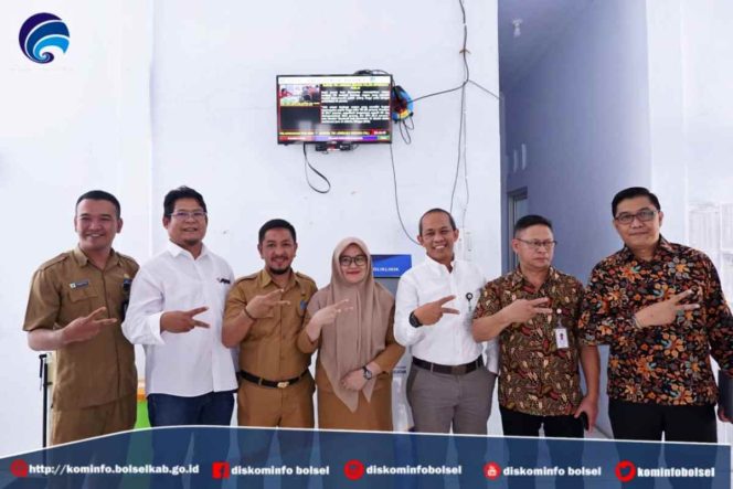 
Akses Informasi dan Layanan RSUD akan Dipercepat, Kadiskominfo Dampingi Tim Antara Digital Media untuk Pemasangan TVC