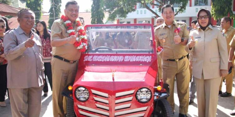 Jajal Mobil Listrik Buatan Siswa SMK Cokroaminoto Bersama OD-SK, Tatong Juga Dampingi Resmikan Proyek