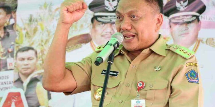 Serahkan 3.000 Bibit, Gubernur Ajak Petani Bolmong Tanam Alpukat dan Durian