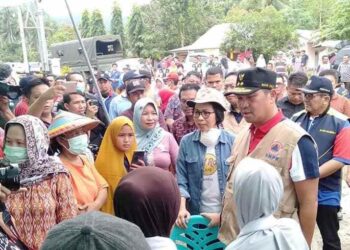 Bupati Yasti  Dampingi Wagub Sulut Tinjau dan Temui Korban Banjir Domisil- Pangi