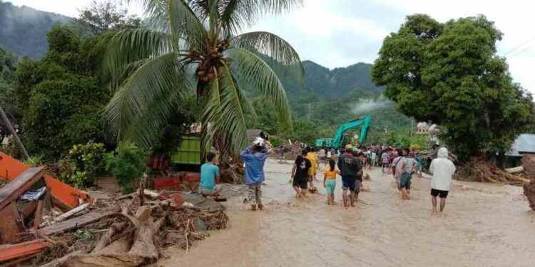 Banjir Bandang di Desa Pangi Timur, 2 Rumah Hanyut, Puluhan Terdampak. Ini Foto-fotonya!