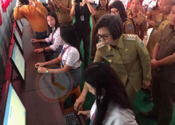 Buka UNBK SMK, Bupati Yasti Video Conference dengan Wagub Sulut