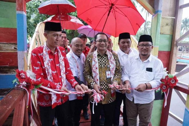 
Dirjen PPMD Kemendes PDTT Resmikan PIID-PEL Transpatoa Ocean Park Bolsel, Didampingi Bupati, Wabup dan Ketua DPRD