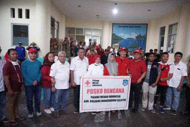 
Bantuan Pemda dan Masyarakat Bolsel, MW KAHMI Sulut, Anggota DPR RI Hi Herson Mayulu SIP Terkait Bencana Banjir dan Longsor, Diserahkan ke Pemda Bolmut