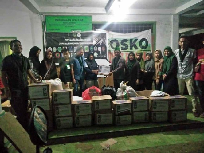 
 HMI BMR Serahkan Bantuan untuk Korban Banjir dan Longsor di Bolmut