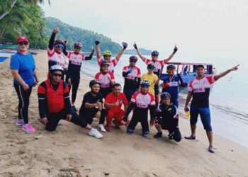 Sambil Bersepeda, Kadis Pariwisata dan Kadis Pertanian Bolsel Sosialisasikan Pencegahan Virus Corona Pada Masyarakat