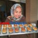 Ibu Muda Ini Hasilkan Keuntungan Dari Bisnis Kue Rumahan