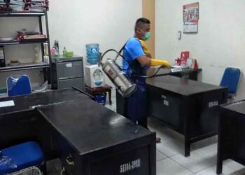 Tangkal Covid-19, Kantor Bupati Bolmong Disemprot Cairan Disinfektan